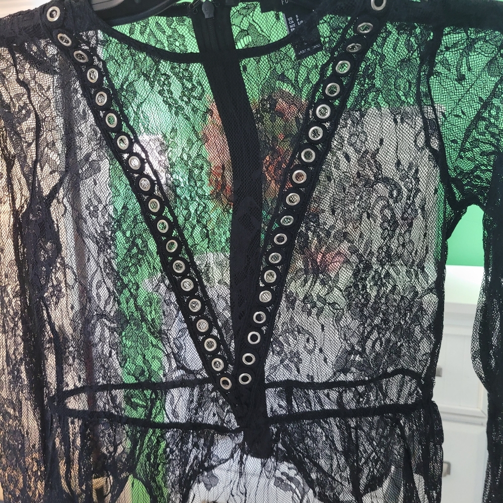 Sheer lace black top - Picture 5 of 14
